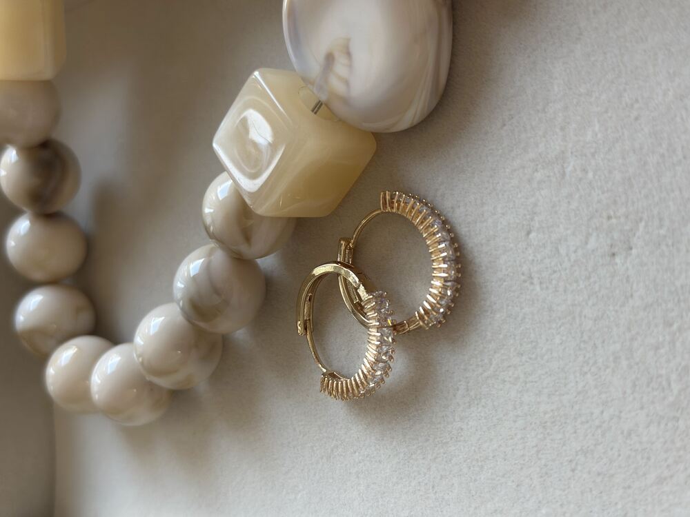  ÇELİK TAŞ DETAYLI GOLD KÜPE 