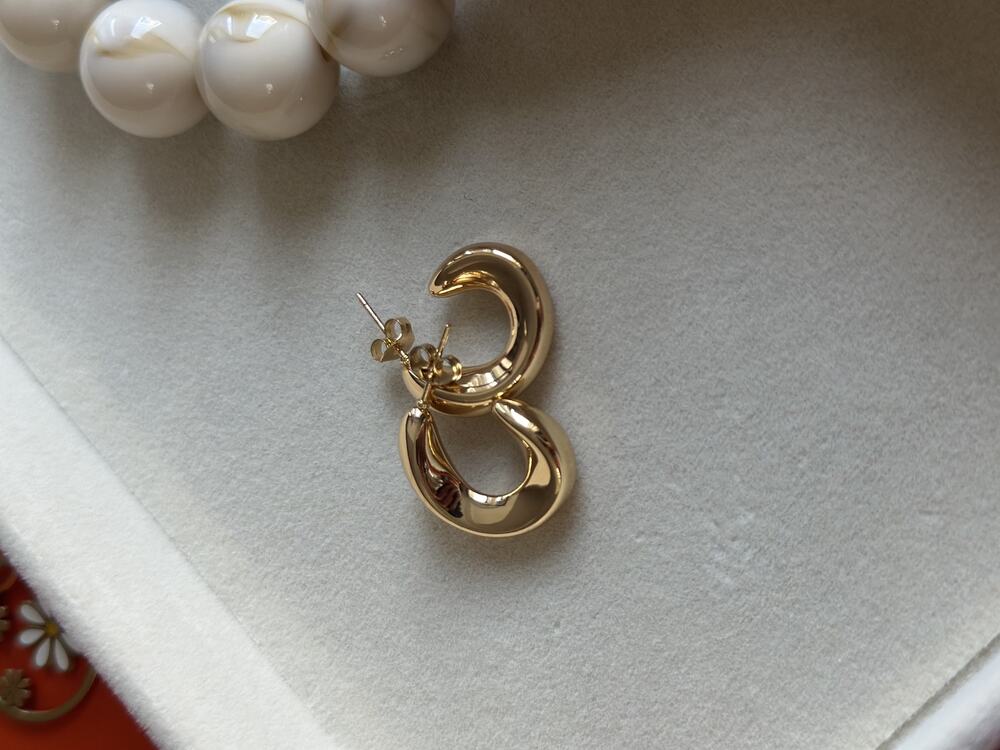 GEOMETRİK GOLD RENK KÜÇÜK KÜPE