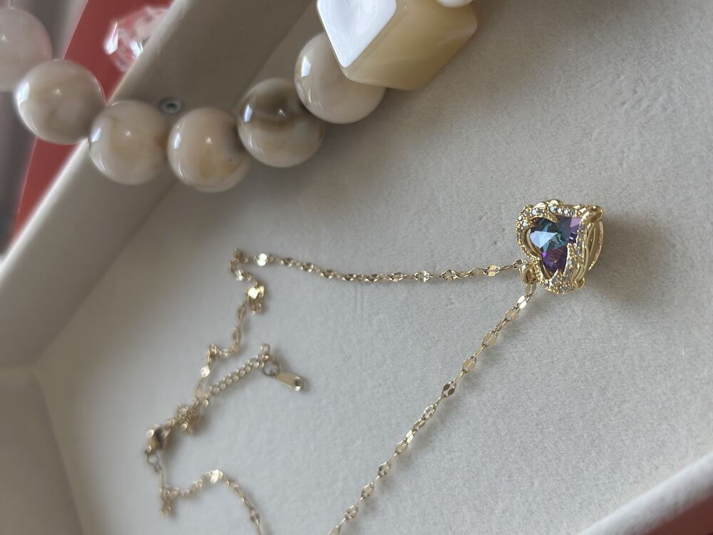 TAŞLI KALP DETAY GOLD RENK KOLYE