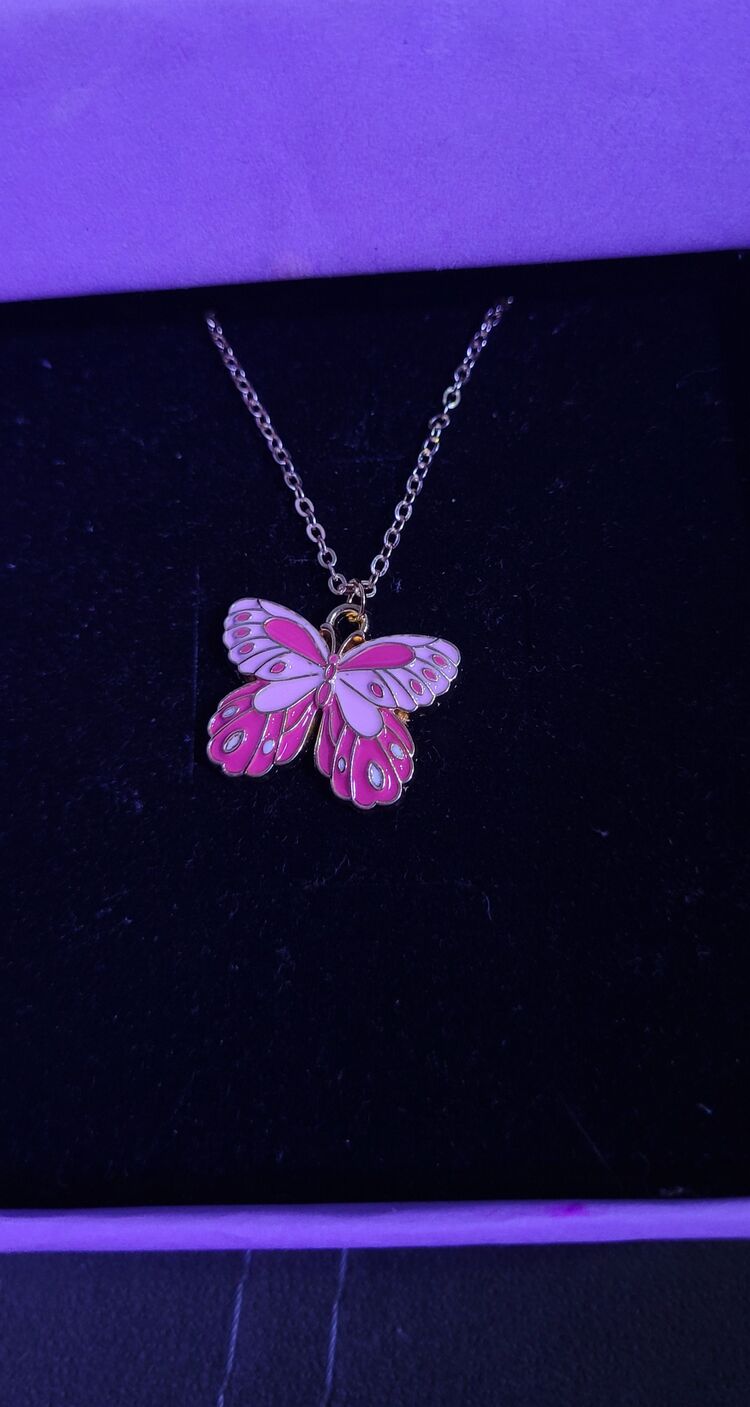 Pembe Kelebek Kolye