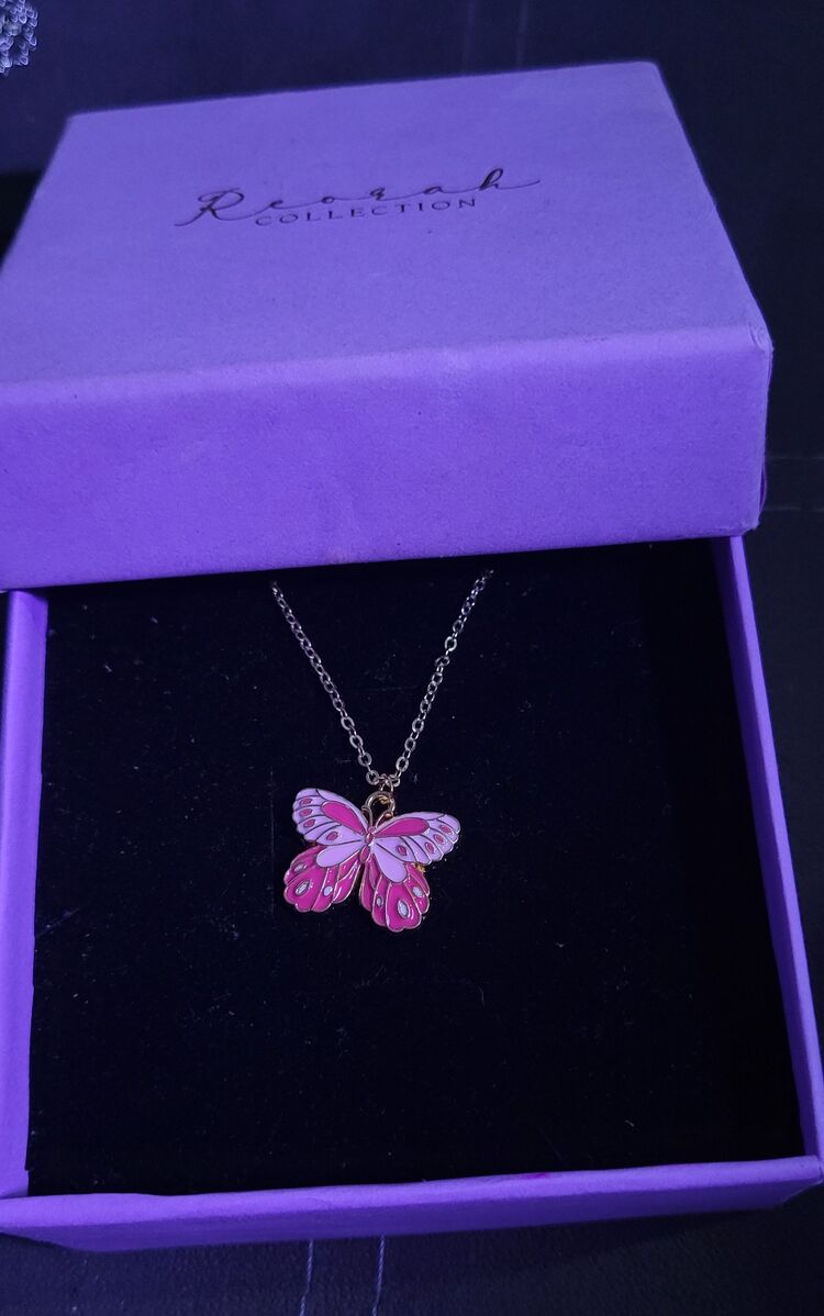 Pembe Kelebek Kolye