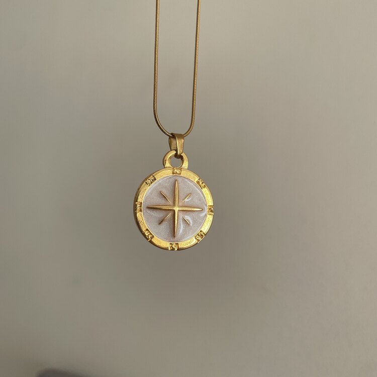 Gold pusula kolye