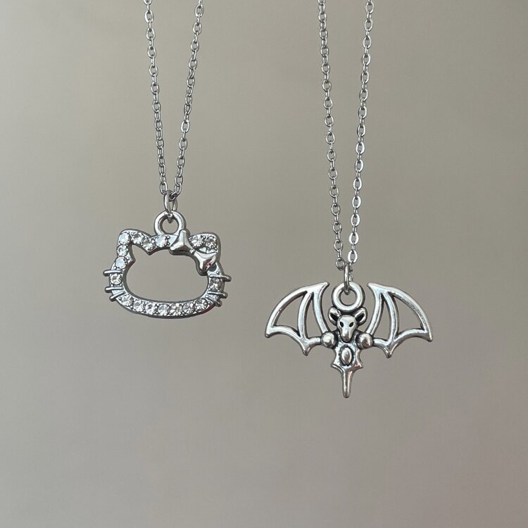 Hello kitty ve batman çift kolyesi