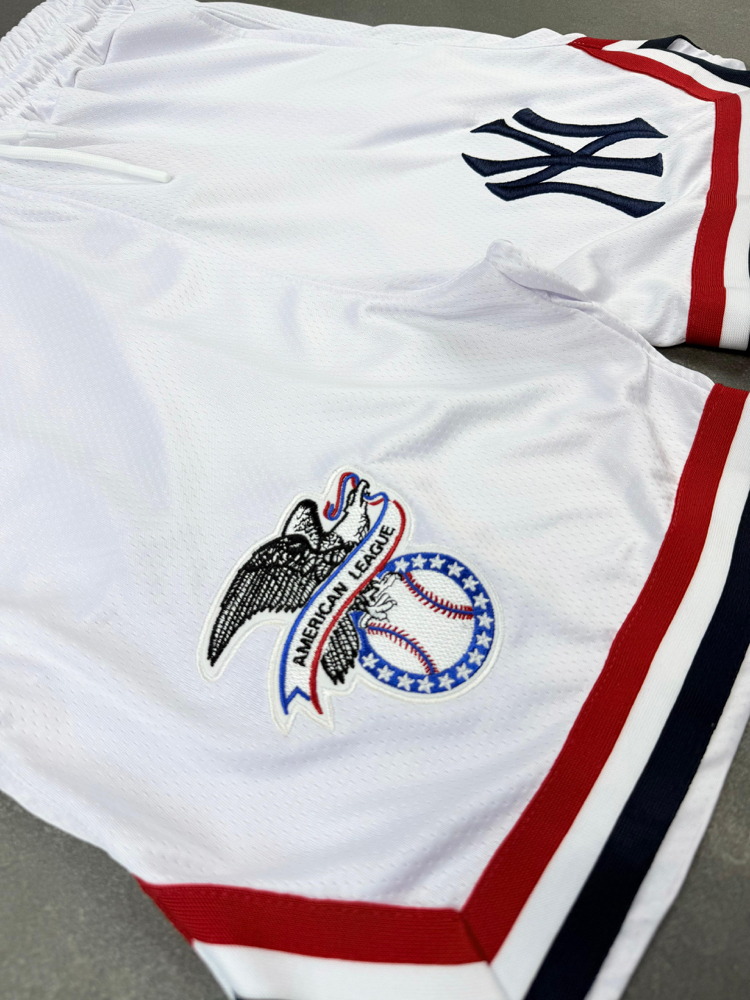 New York Yankees Şort