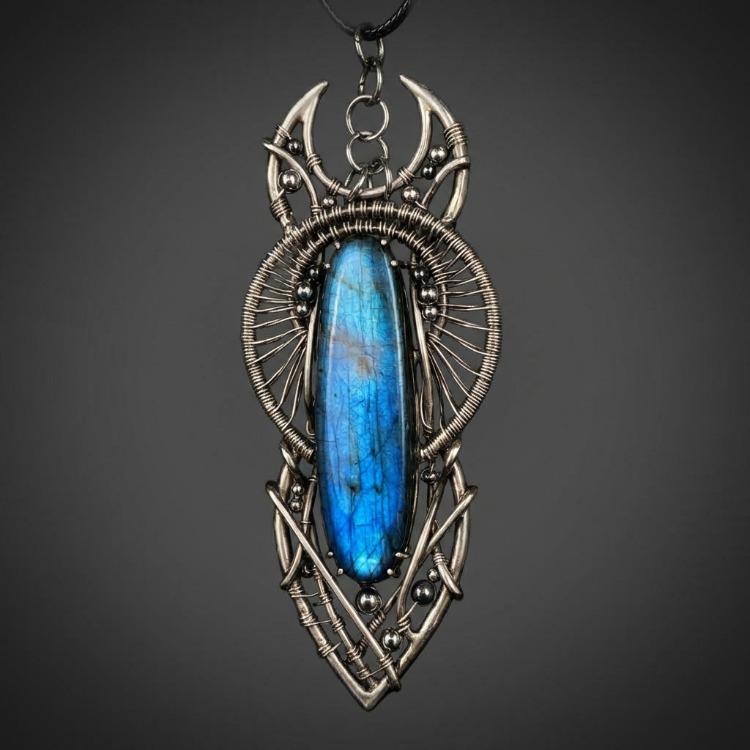 Totem Keepert - Labradorite Pendant