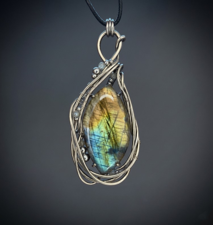 Secret Radiance - Labradorite Pendant