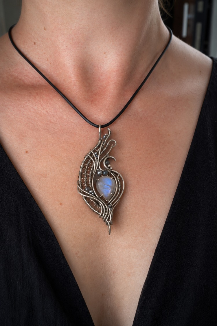 Moonroot – Moonstone Pendant