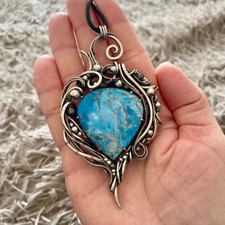 Mountain Heart - Apatite Pendant