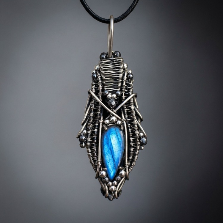 Nomad Tear - Labradorite Pendant