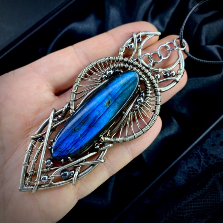 Totem Keepert - Labradorite Pendant