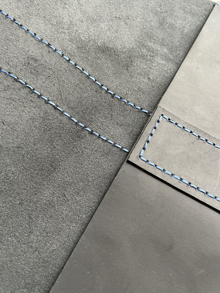 Siyah Mat Deri/ Mavi Dikiş Clutch