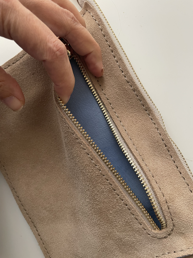 Ona clutch/ ekru