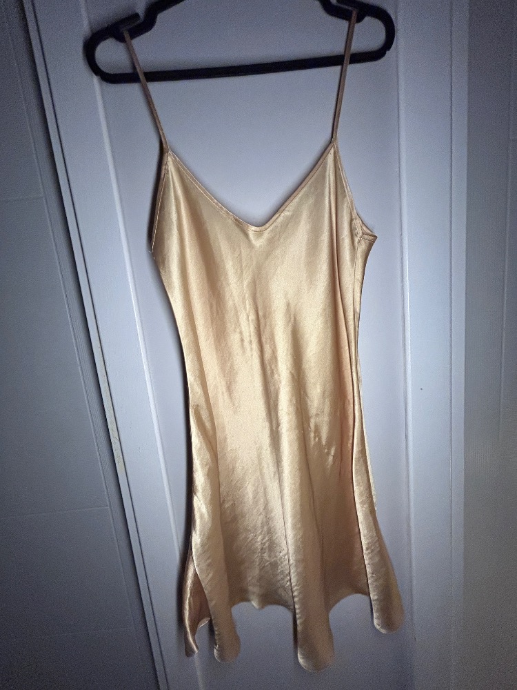 gold saten elbise