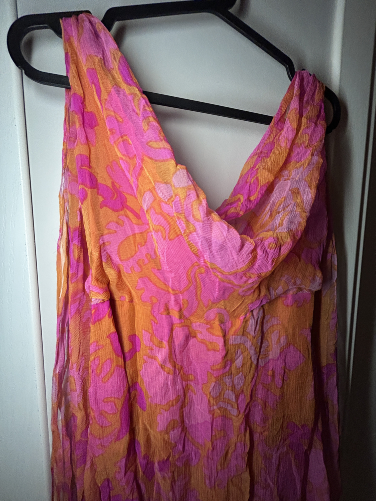 sifon sirt detayli elbise