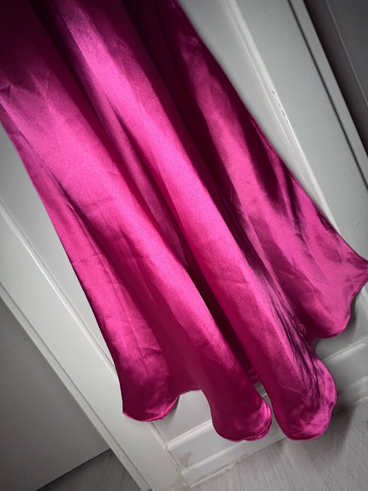 pembe maxi saten elbise