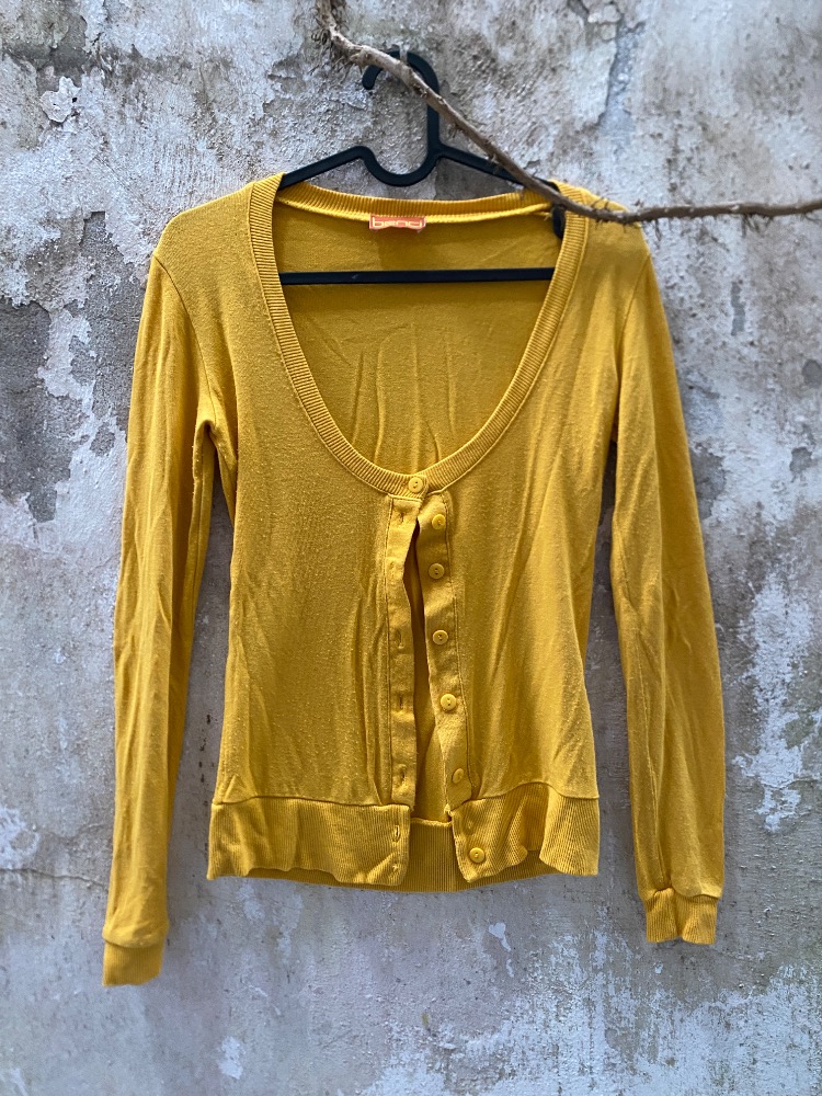 low cut cardigan 