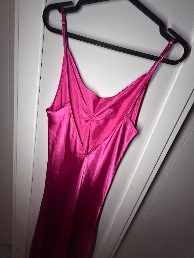 pembe maxi saten elbise