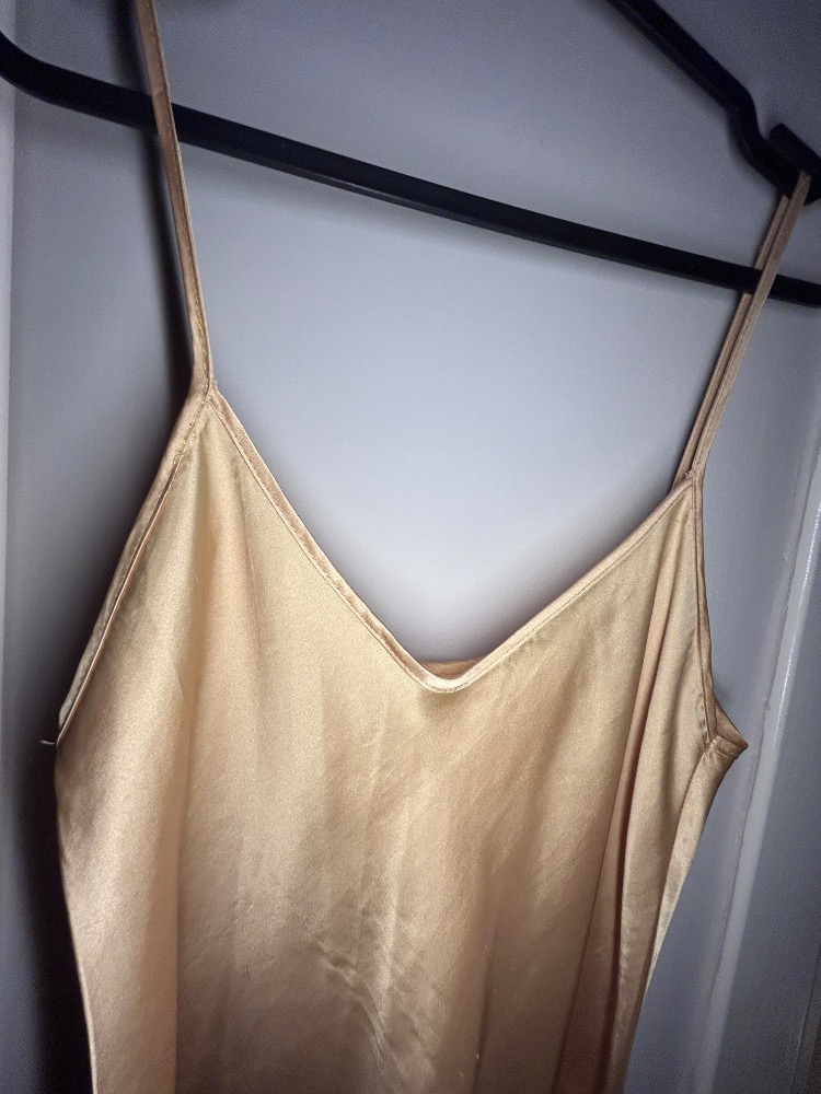 gold saten elbise
