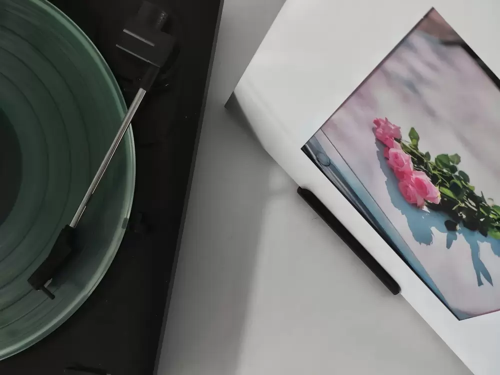 2025 Minimalist Vinyl Plak Standı | LP Albüm Sergileme Aparatı – Modern Tasarım
