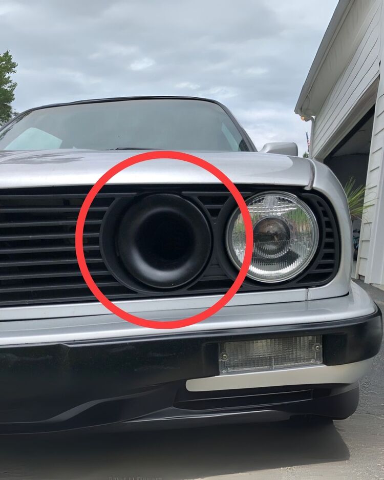 BMW E30 Far Yuvası 