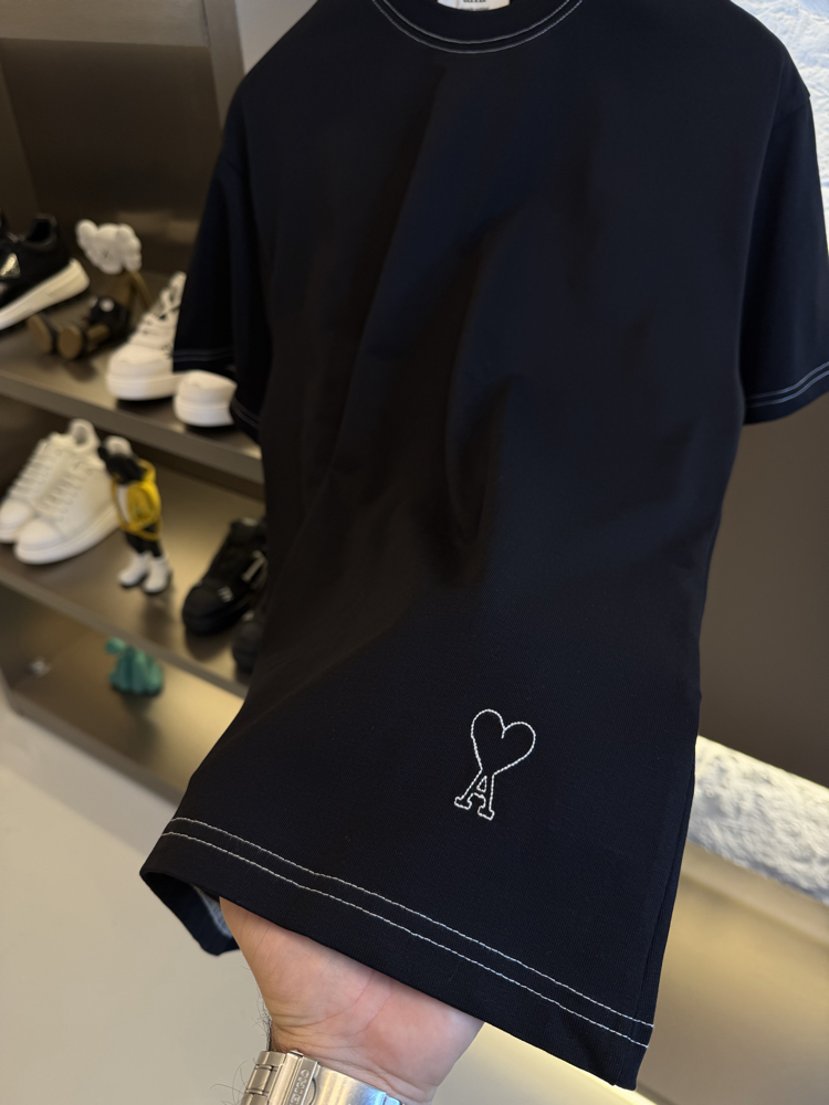 Ami Paris %100 Cotton Logo Appliquéd Tshirt