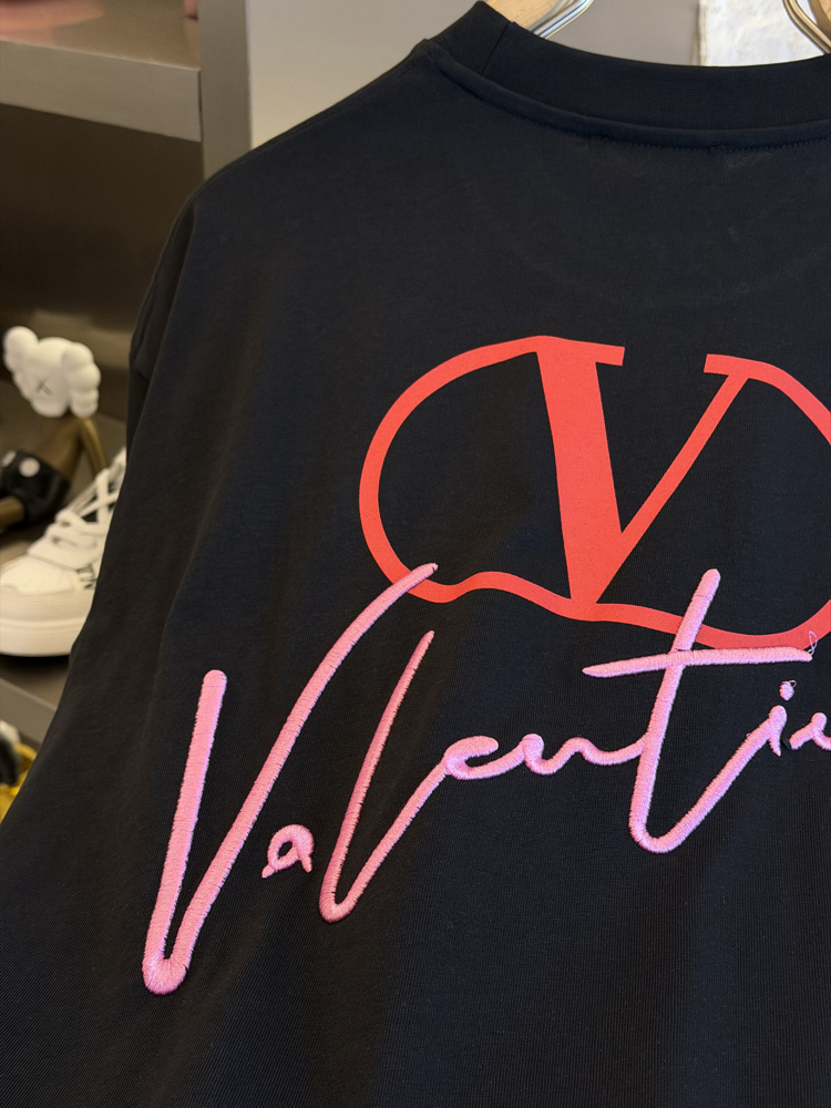 Valentino Garavani Logo Appliquéd %100 Cotton Tshirt