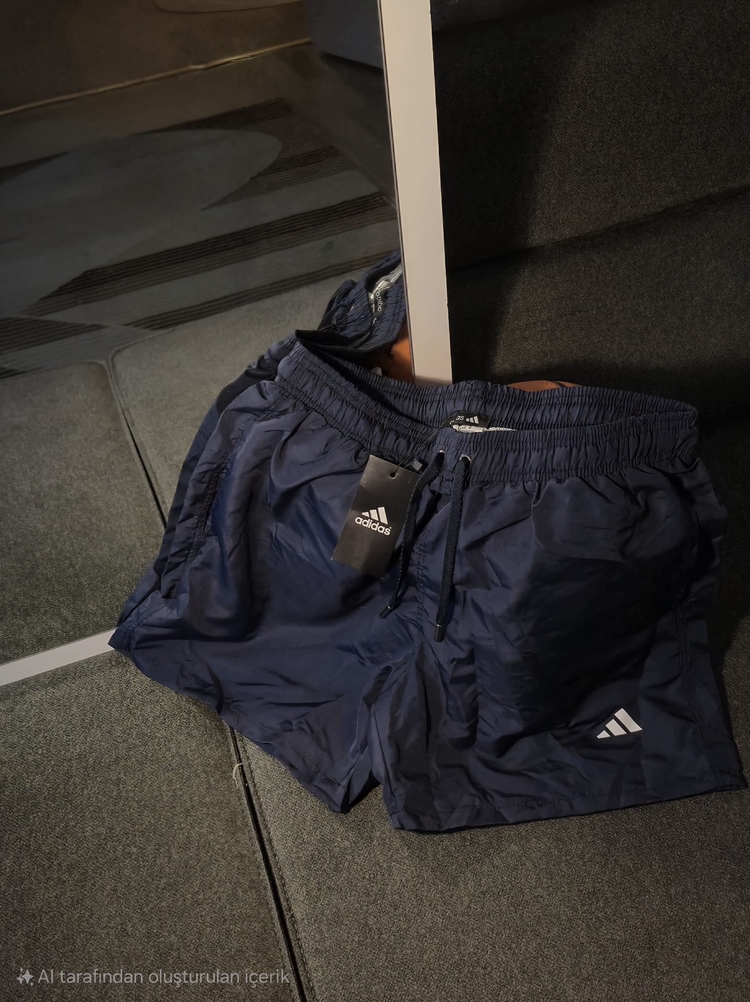 Deniz şortu Adidas 