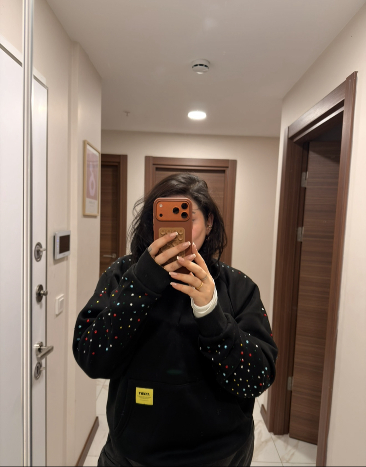 SİYAH RENKLİ TAŞLI SWEAT 