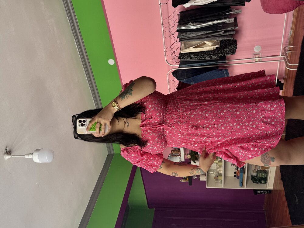 PEMBE ÇİÇEKLİ ELBİSE