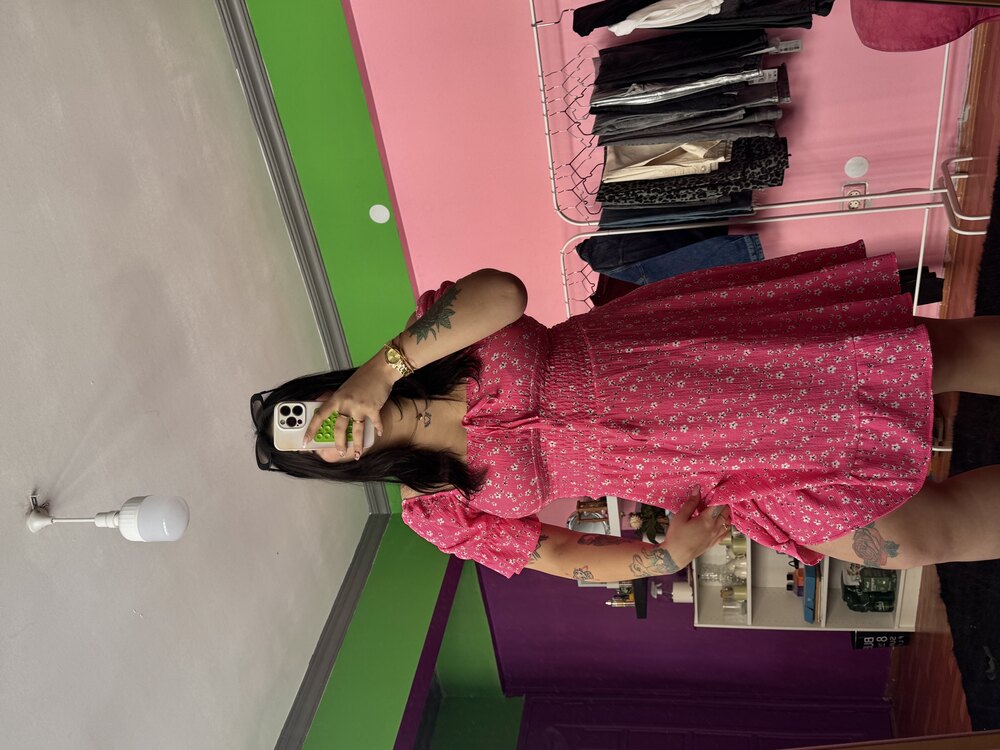 PEMBE ÇİÇEKLİ ELBİSE