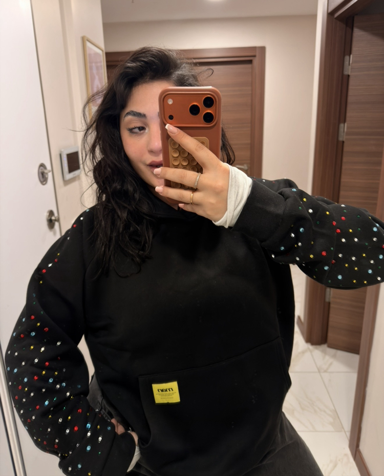SİYAH RENKLİ TAŞLI SWEAT 