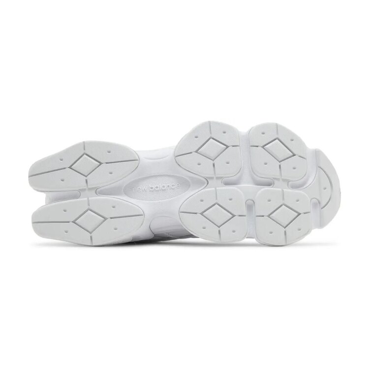 New Balance 9060 Triple White ( DAR KALIP 1 BEDEN BÜYÜK ALINIZ )