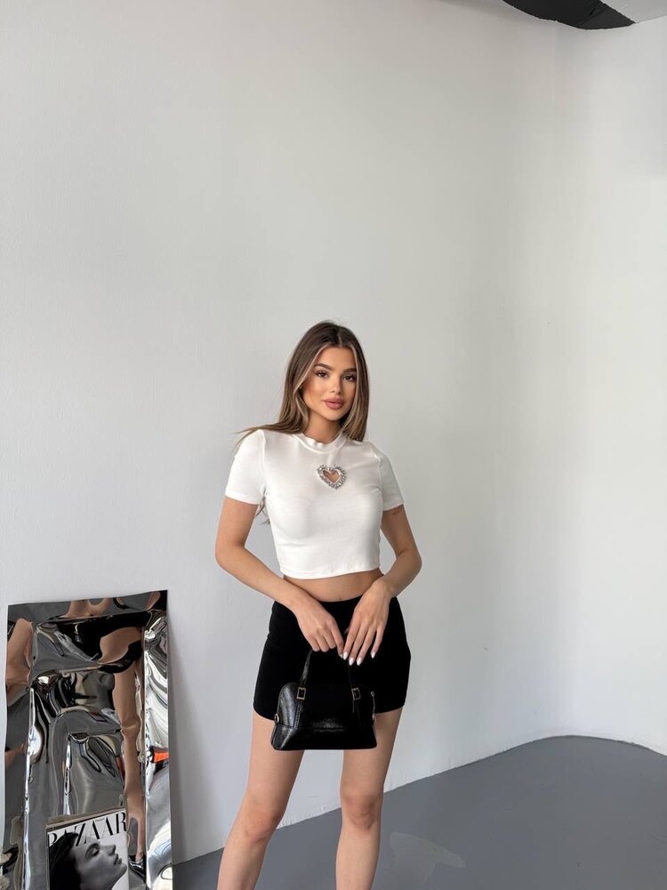 Önü Kalp Aksesuarlı Crop ✨