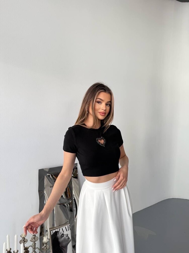 Önü Kalp Aksesuarlı Crop ✨