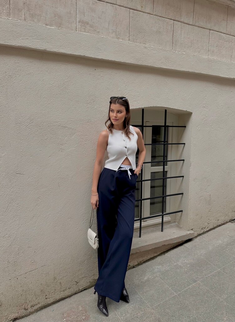 Bel Detaylı Düz Kesim Pantolon ✨