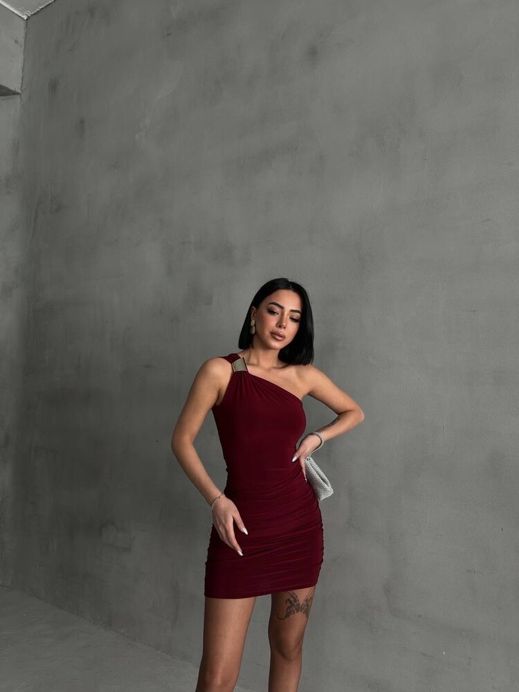 Omuz Aksesuar Detaylı Bordo Elbise ✨