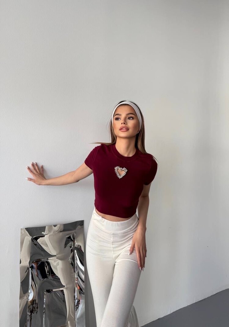 Önü Kalp Aksesuarlı Crop ✨