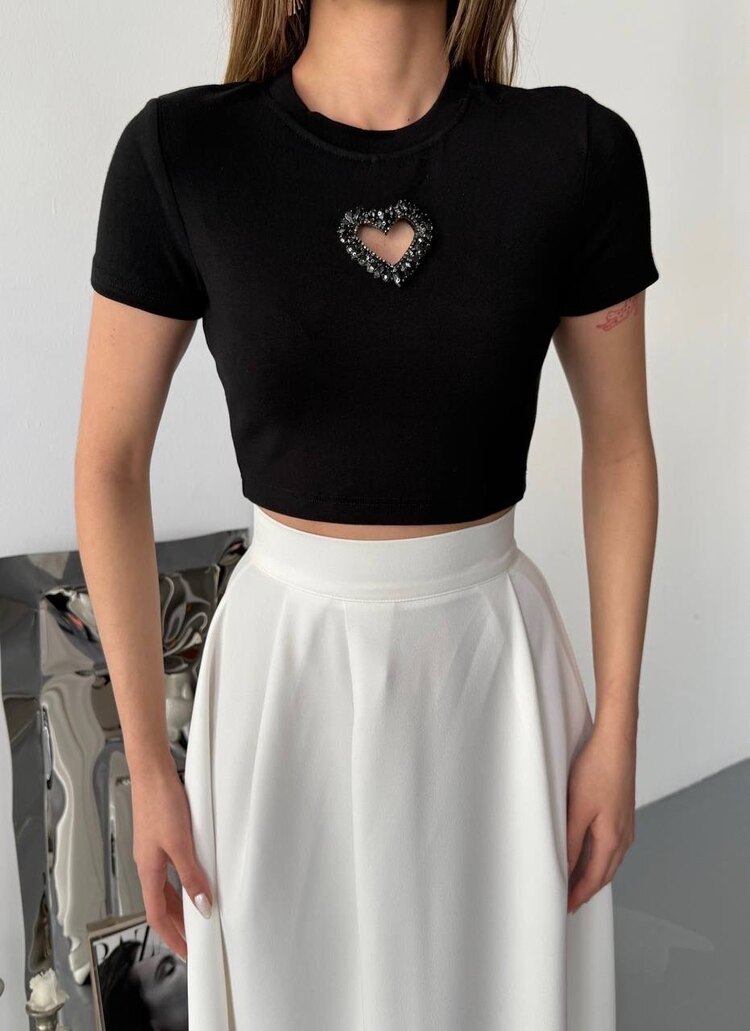 Önü Kalp Aksesuarlı Crop ✨
