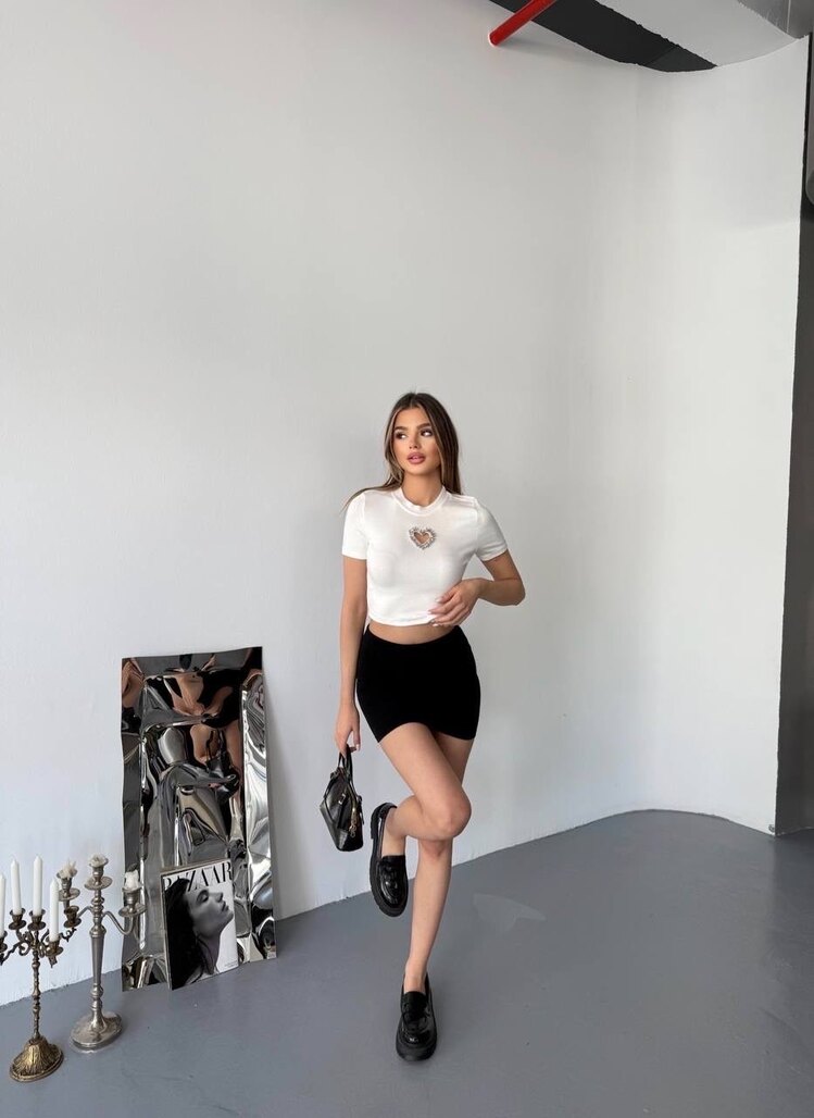 Önü Kalp Aksesuarlı Crop ✨