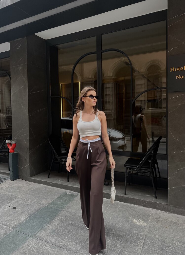 Bel Detaylı Düz Kesim Pantolon ✨