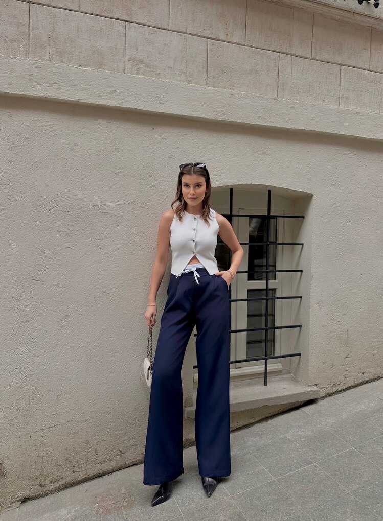 Bel Detaylı Düz Kesim Pantolon ✨