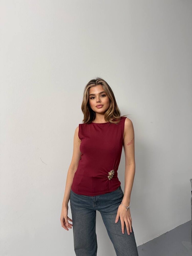 Dalgıç Kumaş Kolsuz Aksesuarlı Bluz ✨