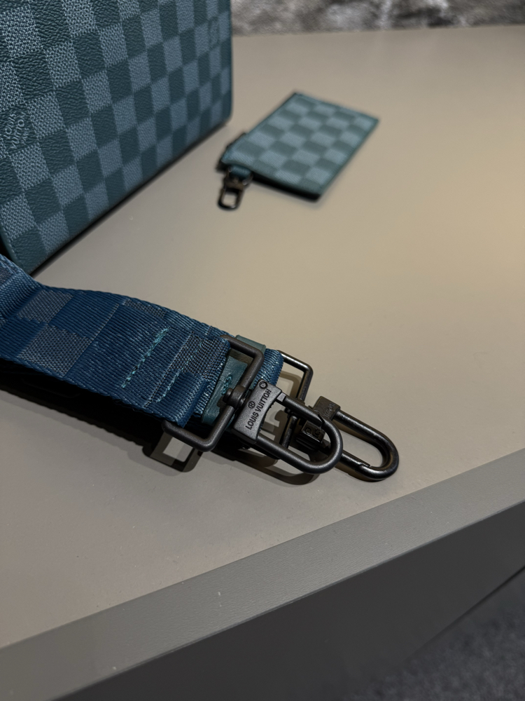 LOUIS VUITTON ÇANTA 
