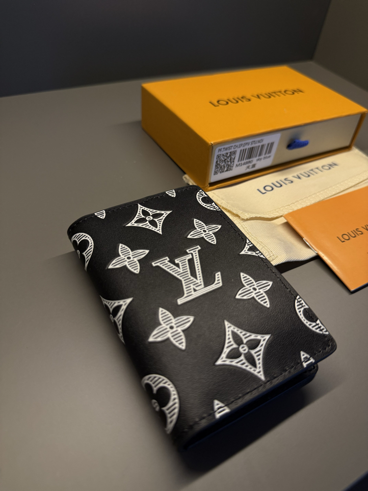 LUIUA VUITTON KARTLIK