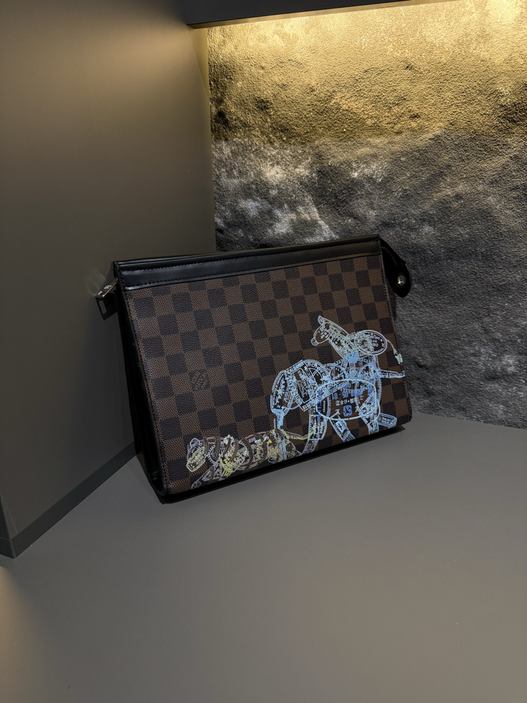 LOUIS VUITTON EL ÇANTASI