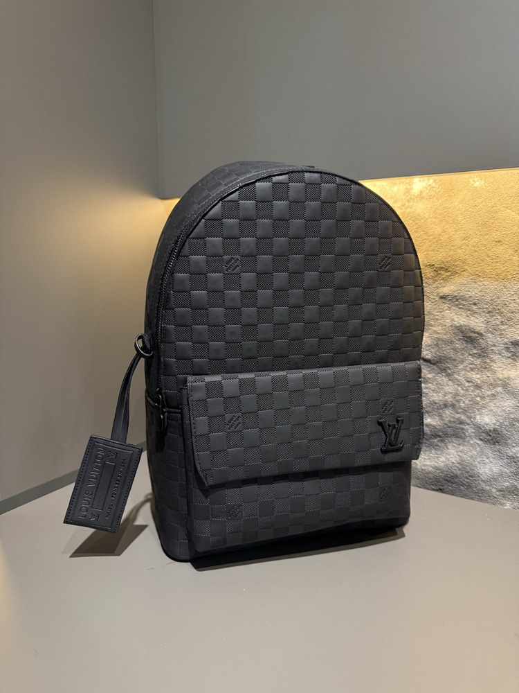 LOUIS VUITTON SIRT ÇANTASI