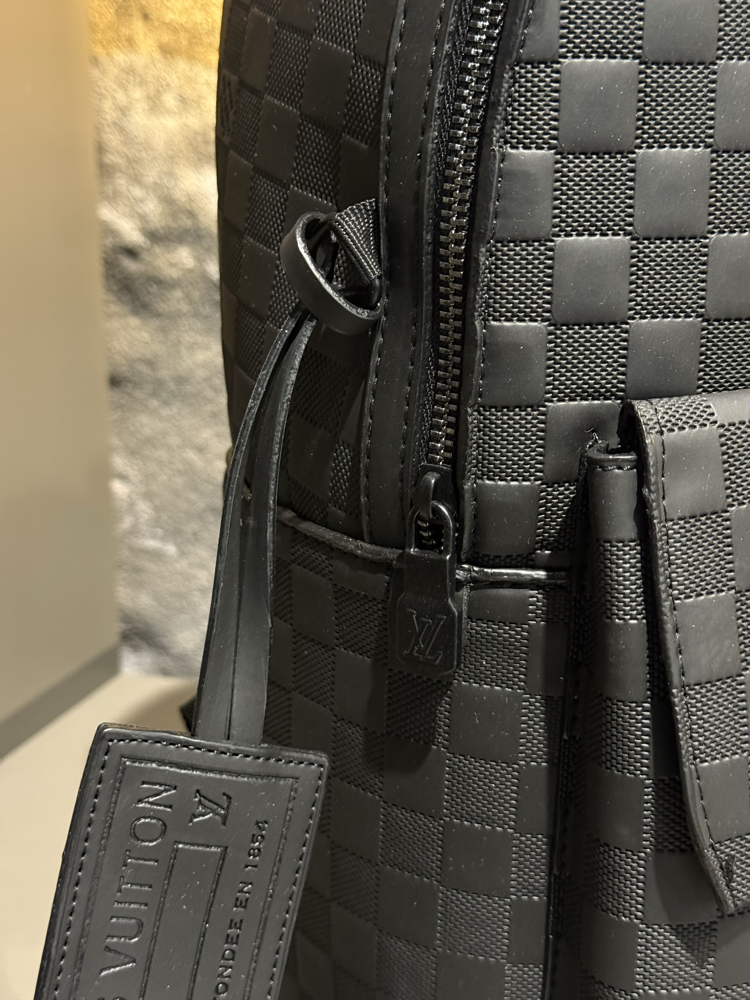LOUIS VUITTON SIRT ÇANTASI
