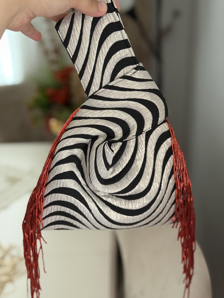 Knot Zebra