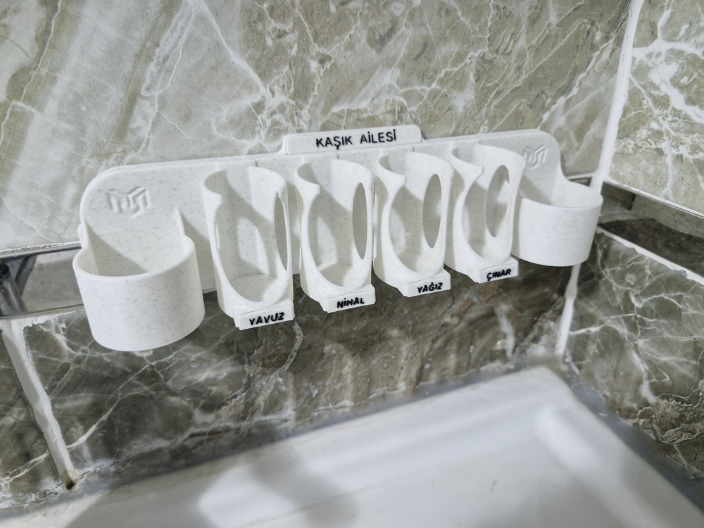 4 Kişilik Özel 3D Baskı Oral-B Elektrikli Diş Fırçası ve Aksesuar Düzenleyici