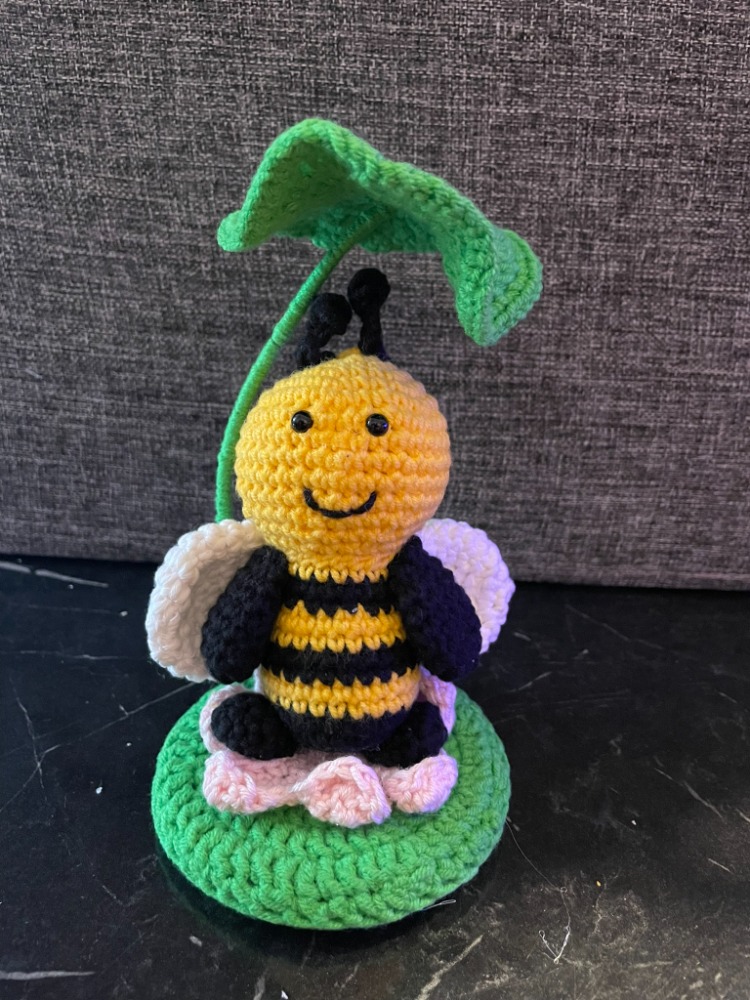 El Örgüsü Sevimli Arı Figürü - Tasarım Amigurumi Oyuncak & Hediye